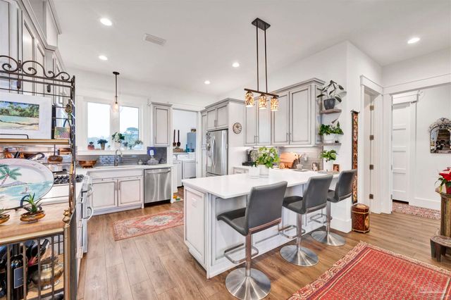 1137 Sawgrass Dr, Gulf Breeze, FL 32563