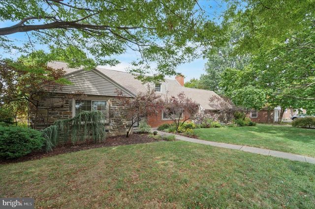 2221 HILLCREST RD, Drexel Hill, PA 19026