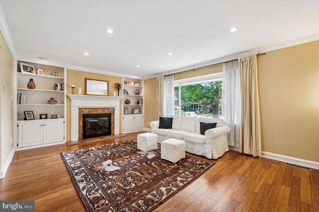 2221 HILLCREST RD, Drexel Hill, PA 19026
