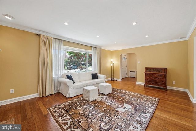 2221 HILLCREST RD, Drexel Hill, PA 19026