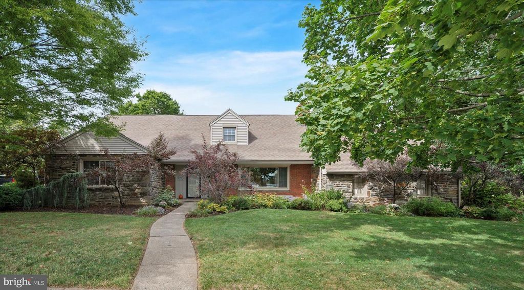2221 HILLCREST RD, Drexel Hill, PA 19026