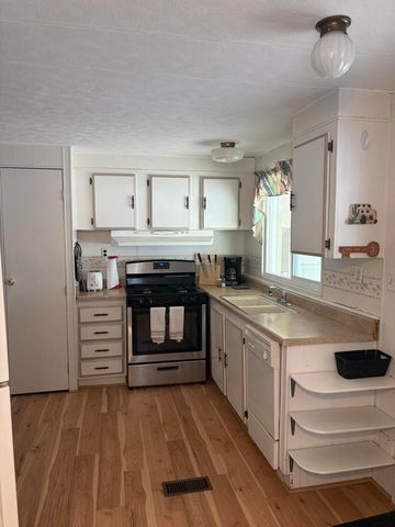 32261 Merion Drive, Thousand Palms, CA 92276