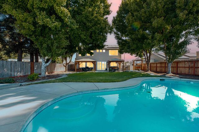 934 Fallbrook Ct, Escalon, CA 95320