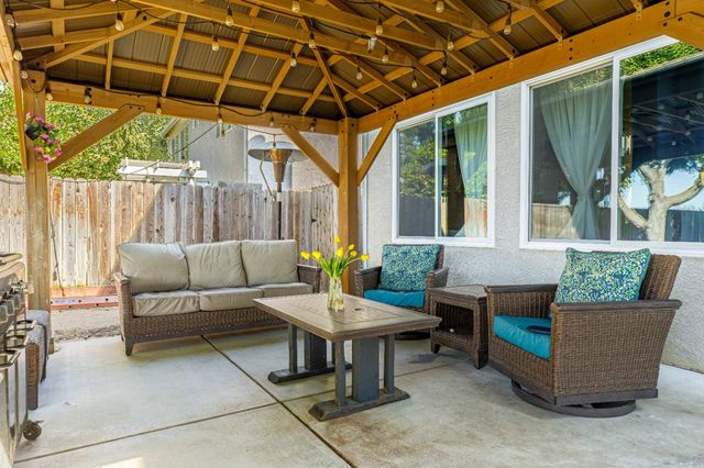 934 Fallbrook Ct, Escalon, CA 95320