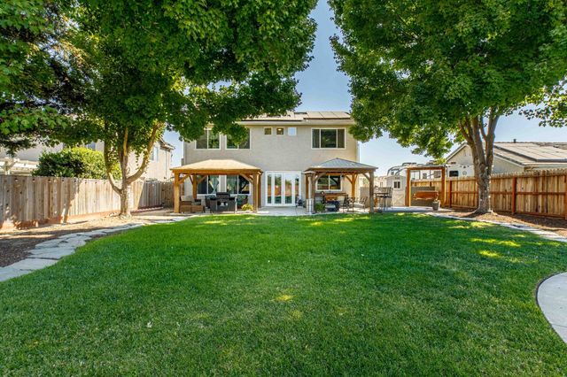 934 Fallbrook Ct, Escalon, CA 95320