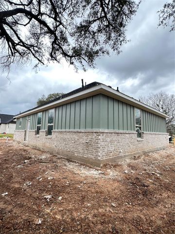 3910 Sunrise Lane, Damon, TX 77430