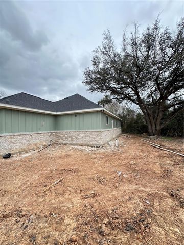 3910 Sunrise Lane, Damon, TX 77430