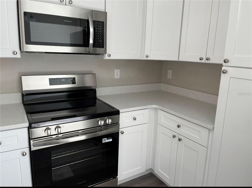 Image 4 of property listing at 10304 SE 126TH LANE, Belleview, FL 34420