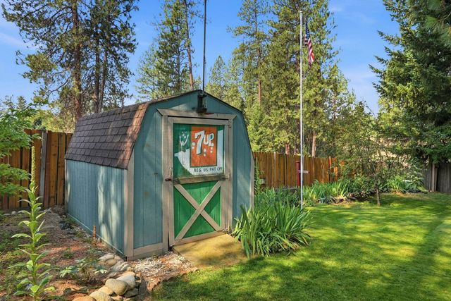 4814 E Peone Pines Dr, Mead, WA 99021