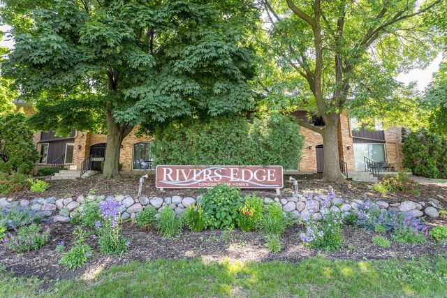 4080 W Rivers Edge CIRCLE #14, Brown Deer, WI 53209