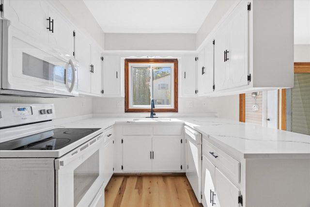 8150 S 88th STREET, Franklin, WI 53132