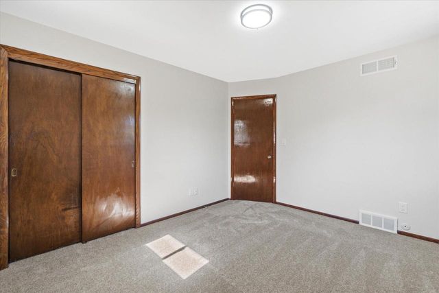 8150 S 88th STREET, Franklin, WI 53132