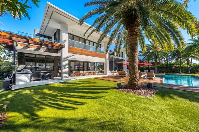 385 Centre Island, Golden Beach, FL 33160
