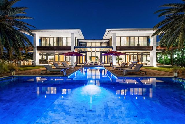 385 Centre Island, Golden Beach, FL 33160