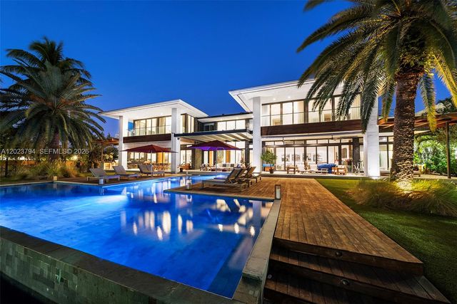 385 Centre Island, Golden Beach, FL 33160