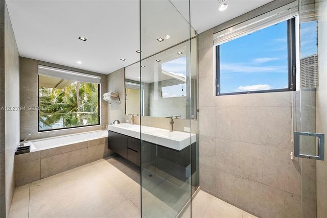 385 Centre Island, Golden Beach, FL 33160