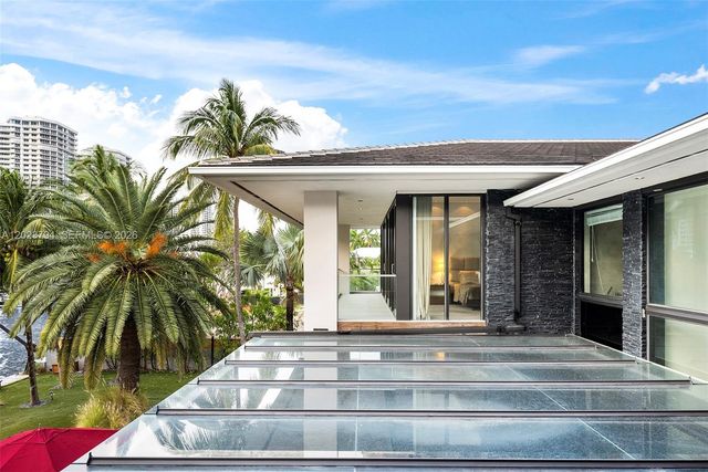 385 Centre Island, Golden Beach, FL 33160