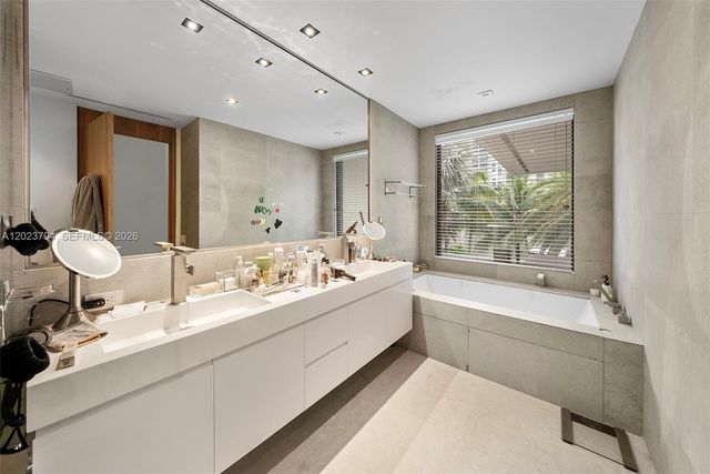 385 Centre Island, Golden Beach, FL 33160