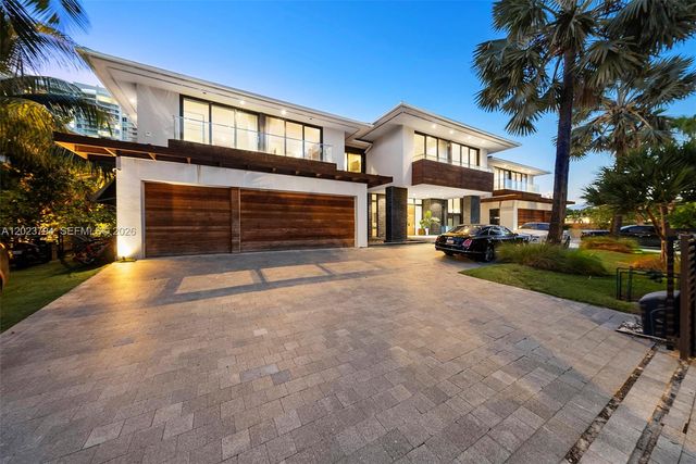 385 Centre Island, Golden Beach, FL 33160