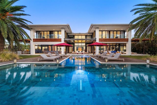 385 Centre Island, Golden Beach, FL 33160
