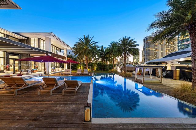 385 Centre Island, Golden Beach, FL 33160