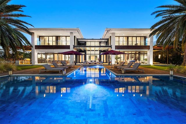 385 Centre Island, Golden Beach, FL 33160