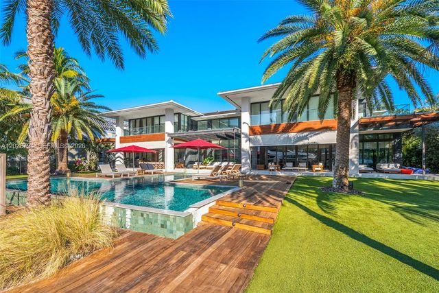 385 Centre Island, Golden Beach, FL 33160