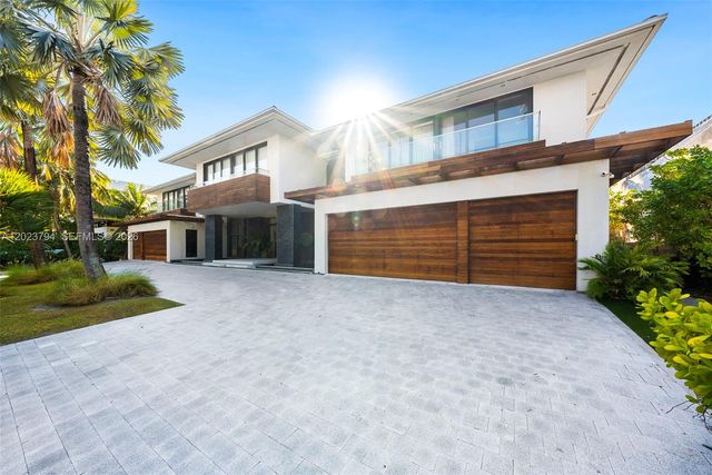 385 Centre Island, Golden Beach, FL 33160