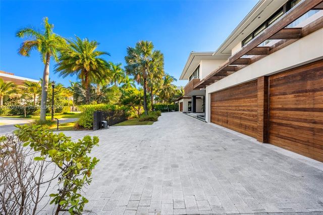 385 Centre Island, Golden Beach, FL 33160