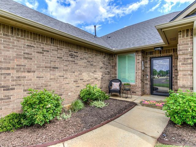 10124 Ashford Drive, Yukon, OK 73099