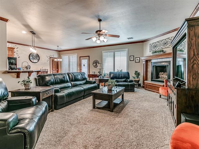 10124 Ashford Drive, Yukon, OK 73099