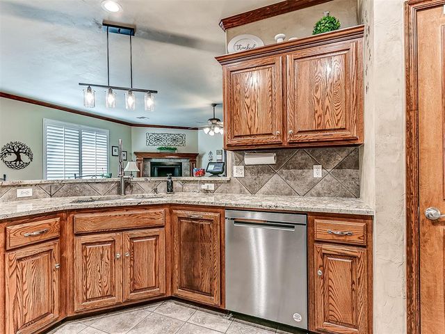 10124 Ashford Drive, Yukon, OK 73099