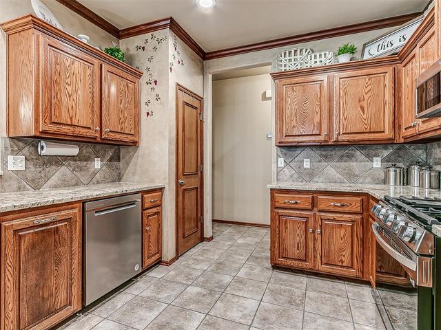 10124 Ashford Drive, Yukon, OK 73099