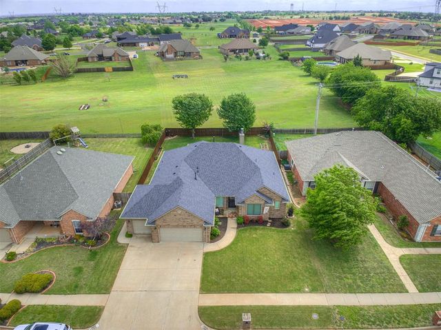 10124 Ashford Drive, Yukon, OK 73099
