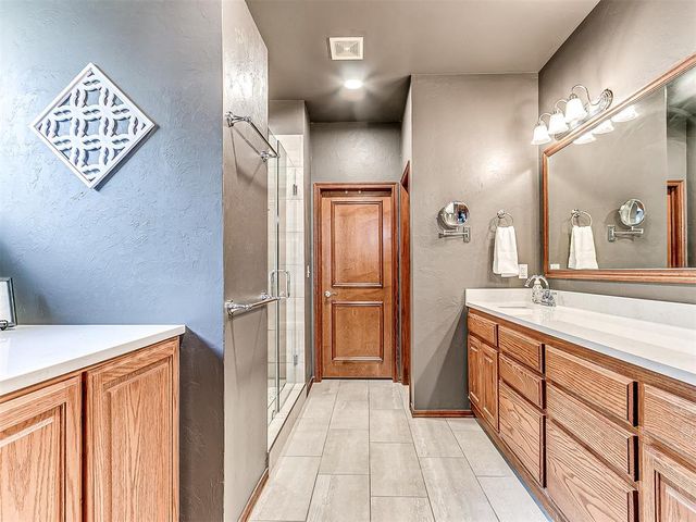 10124 Ashford Drive, Yukon, OK 73099