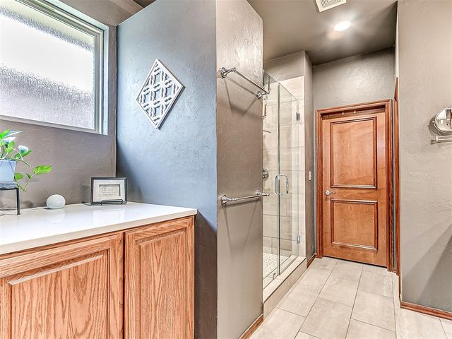 10124 Ashford Drive, Yukon, OK 73099