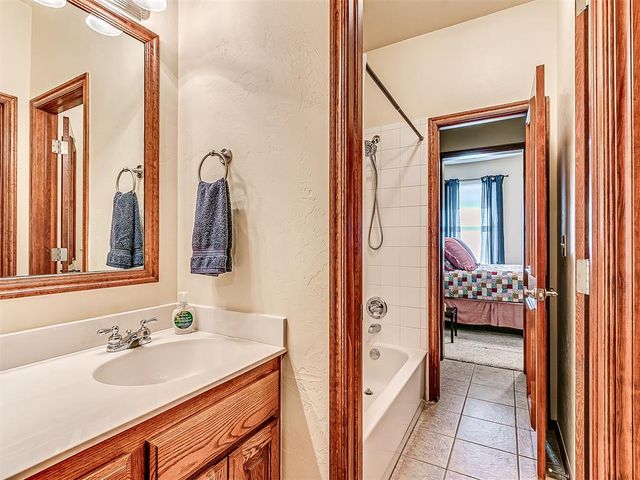 10124 Ashford Drive, Yukon, OK 73099