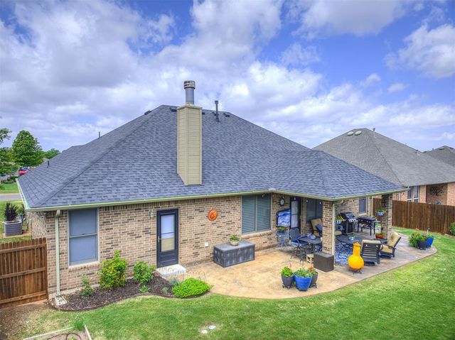 10124 Ashford Drive, Yukon, OK 73099