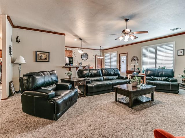 10124 Ashford Drive, Yukon, OK 73099