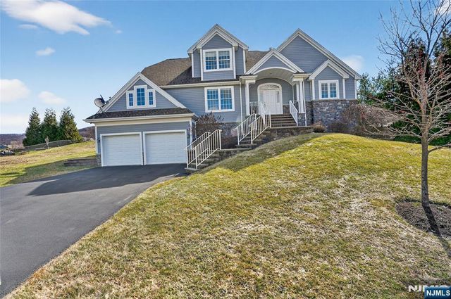 4 Coventry Road, Hamburg, NJ 07419