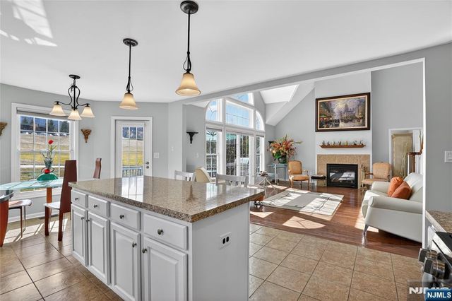 4 Coventry Road, Hamburg, NJ 07419