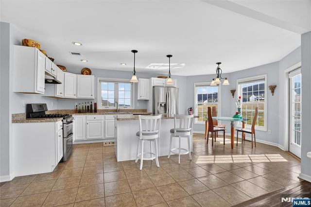 4 Coventry Road, Hamburg, NJ 07419