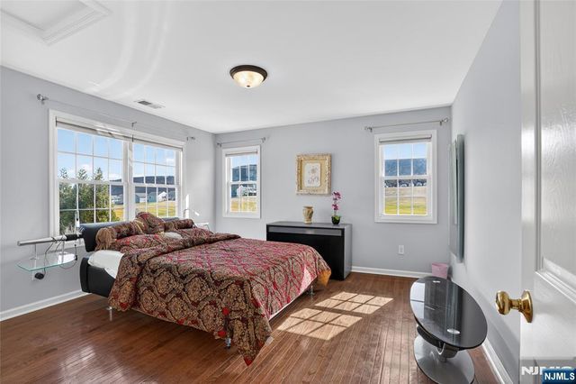 4 Coventry Road, Hamburg, NJ 07419