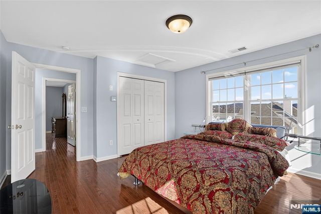 4 Coventry Road, Hamburg, NJ 07419