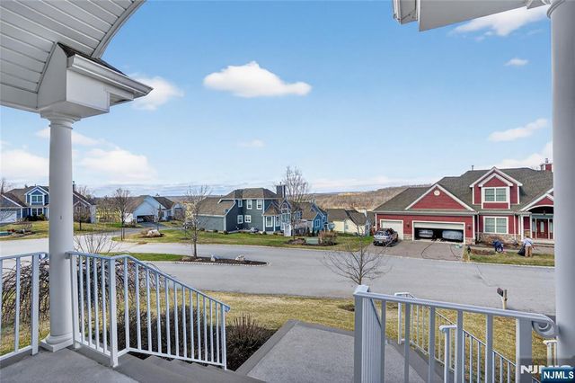 4 Coventry Road, Hamburg, NJ 07419