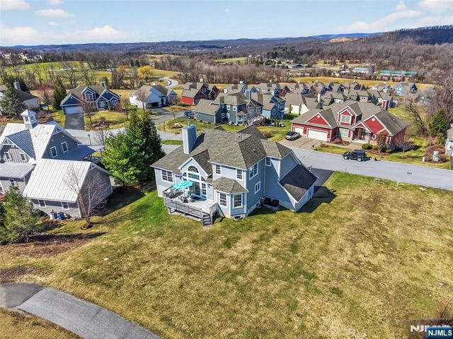 4 Coventry Road, Hamburg, NJ 07419