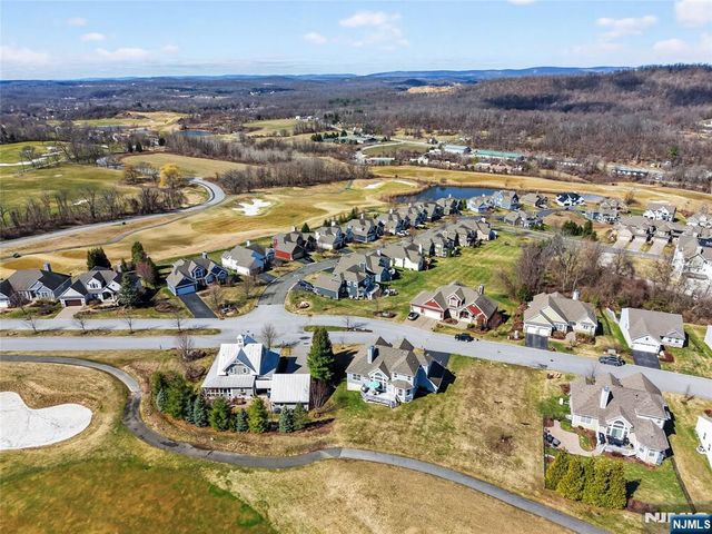 4 Coventry Road, Hamburg, NJ 07419