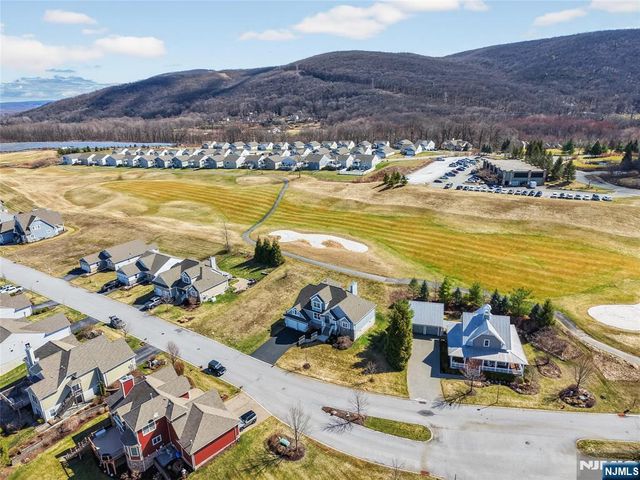 4 Coventry Road, Hamburg, NJ 07419