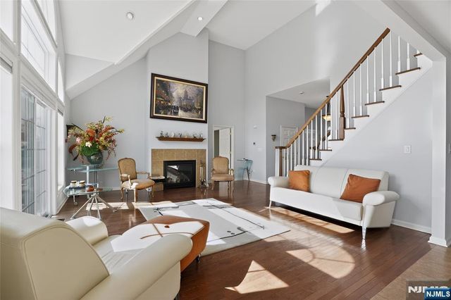 4 Coventry Road, Hamburg, NJ 07419