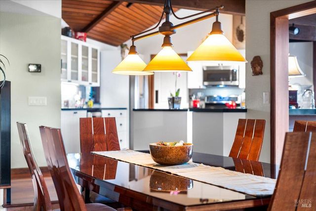 10045 Loch Haven Dr, Santa Rosa, CA 95404